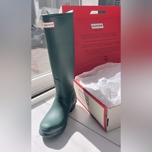 Hunter Boots.  Women’s Size 6. Matte Green. Brand New